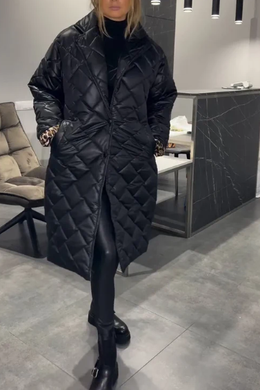 Suzanne | Abrigo acolchado de satén con forro de leopardo